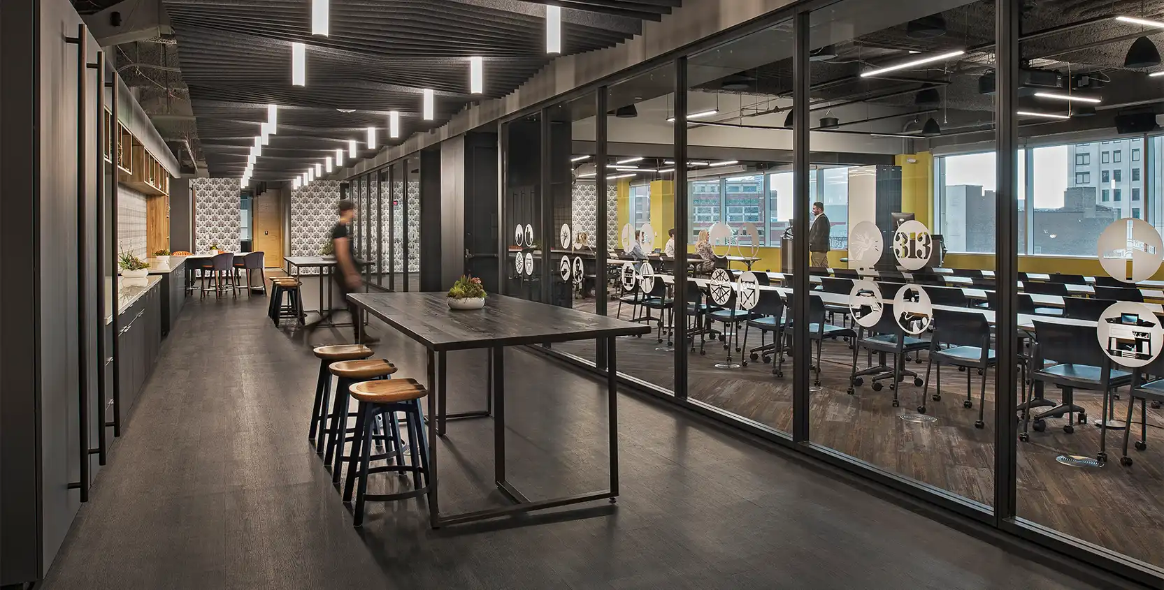 Microsoft-Technology-Center-Training-Rooms-1665x845