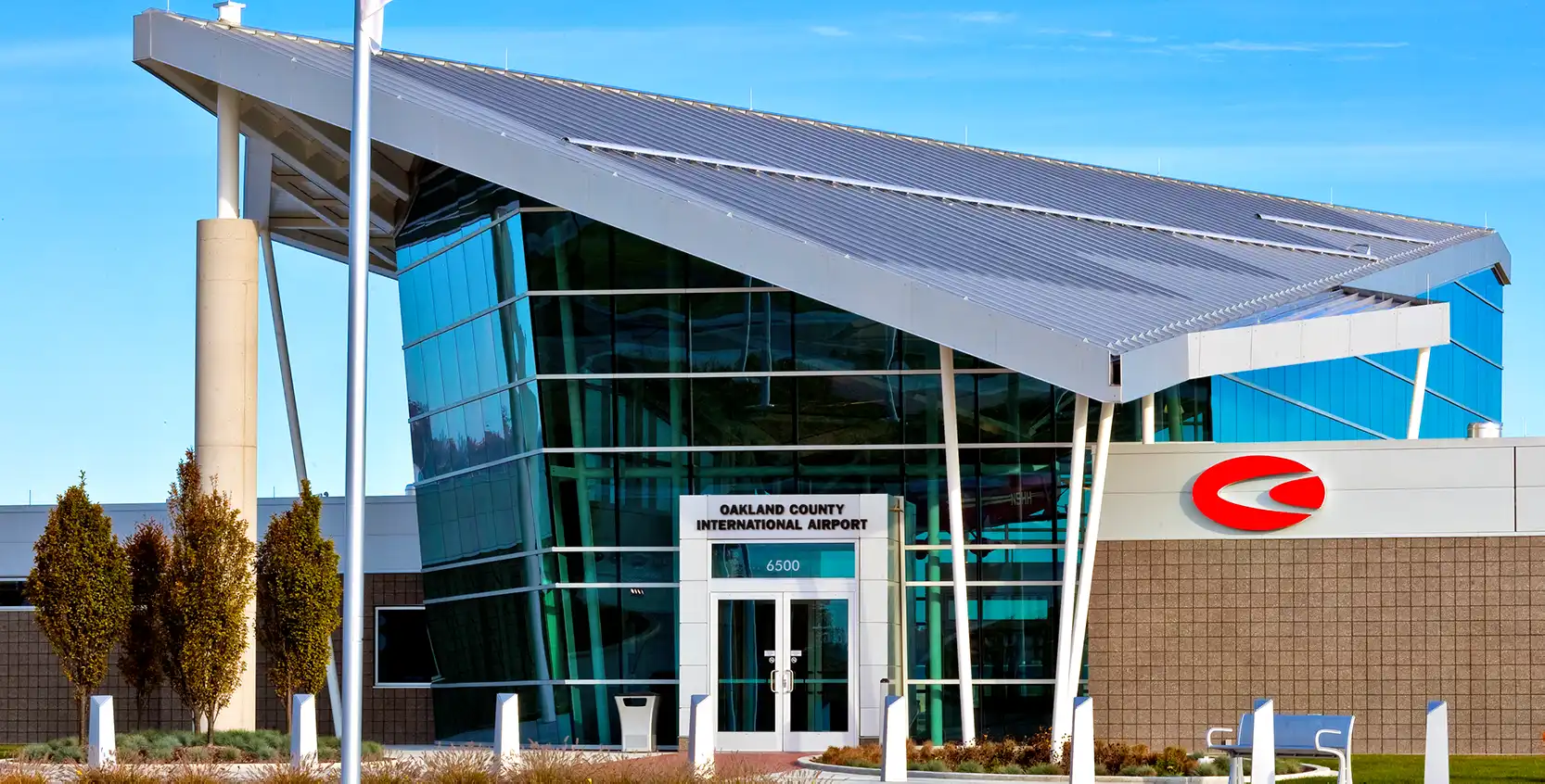 Oakland County International Airport New Terminal and Offices 1665x845