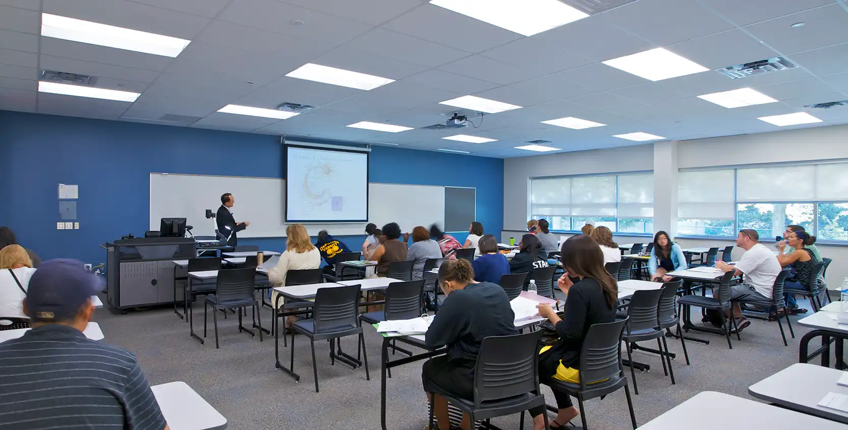 Oakland-Community-College-Science-Bldg-Addition-Classroom_1665x845